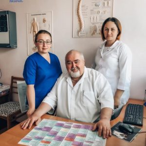 Очолює лікар-невролог – Ольга Юріївна Міщук, лікар-невролог – Сергій Миколайович Зінкевич, лікар-реабілітолог – Ірина Василівна Денека